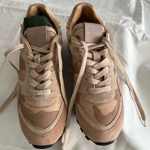 Valentino sneakers 8.5 rockstud camouflage rose.